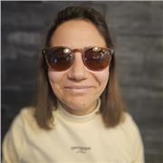 Chica de 26 formada en el mundo de la informática, ciencias, números... y a parte intento de escritora.